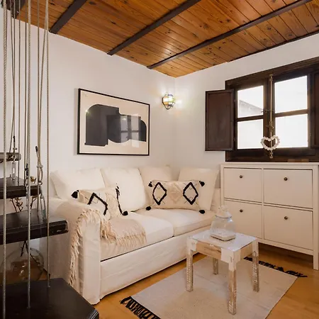 Apartment C44 Cute Penthouse Center