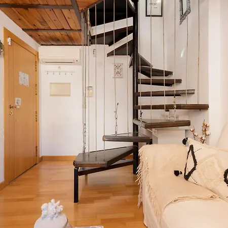 C44 Cute Penthouse Center Apartment *