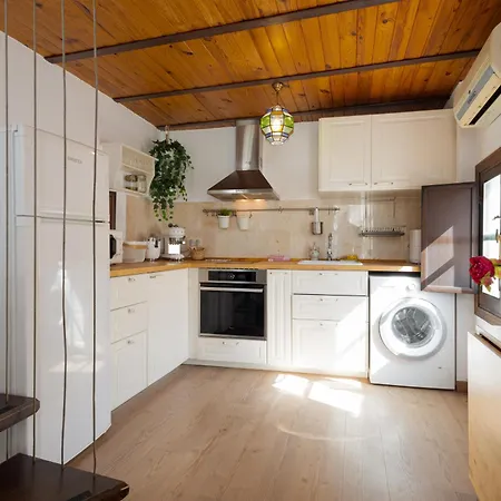 C44 Cute Penthouse Center Apartment *