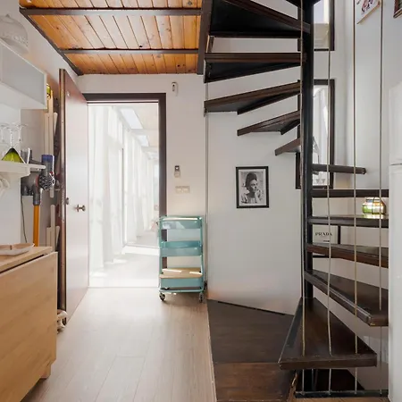C44 Cute Penthouse Center Apartment *