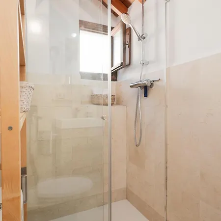 C44 Cute Penthouse Center *